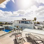 Gara 8 Villa *